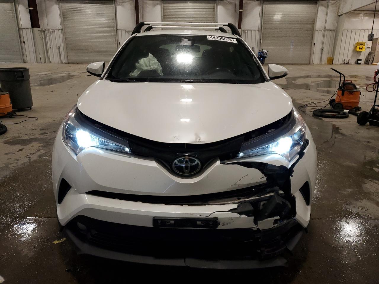 2018 TOYOTA C-HR XLE - Фото 5