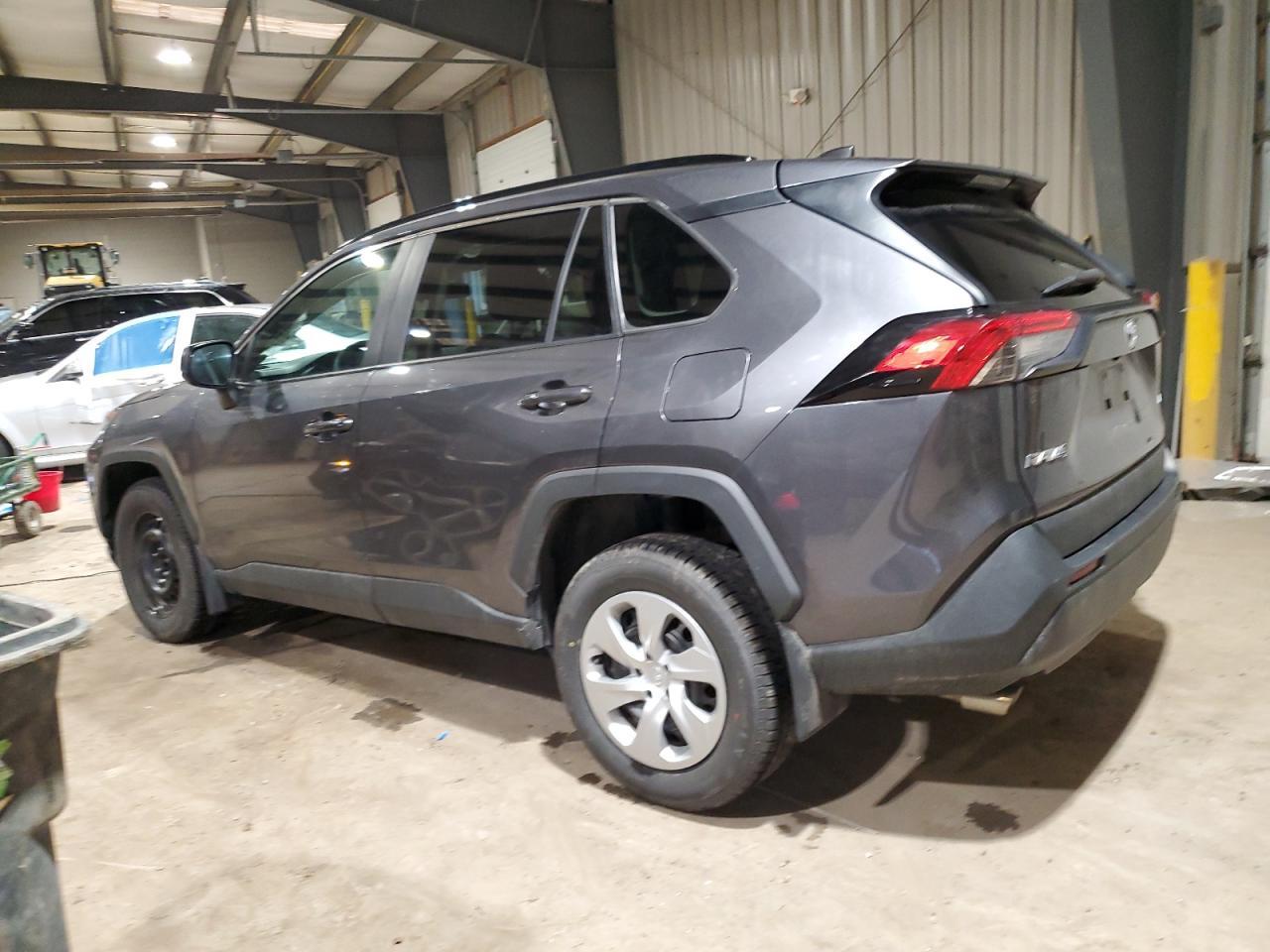 2021 TOYOTA RAV4 LE - Фото 2