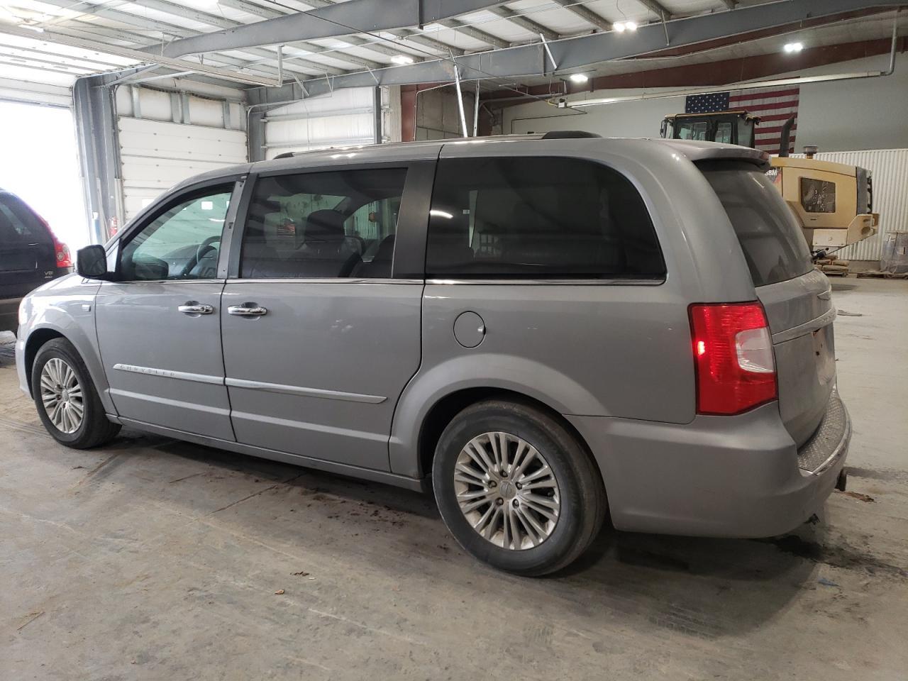 2014 CHRYSLER TOWN & COU - Image 2