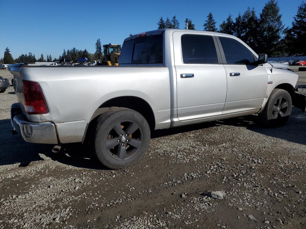 2017 RAM 1500 SLT - Image 3