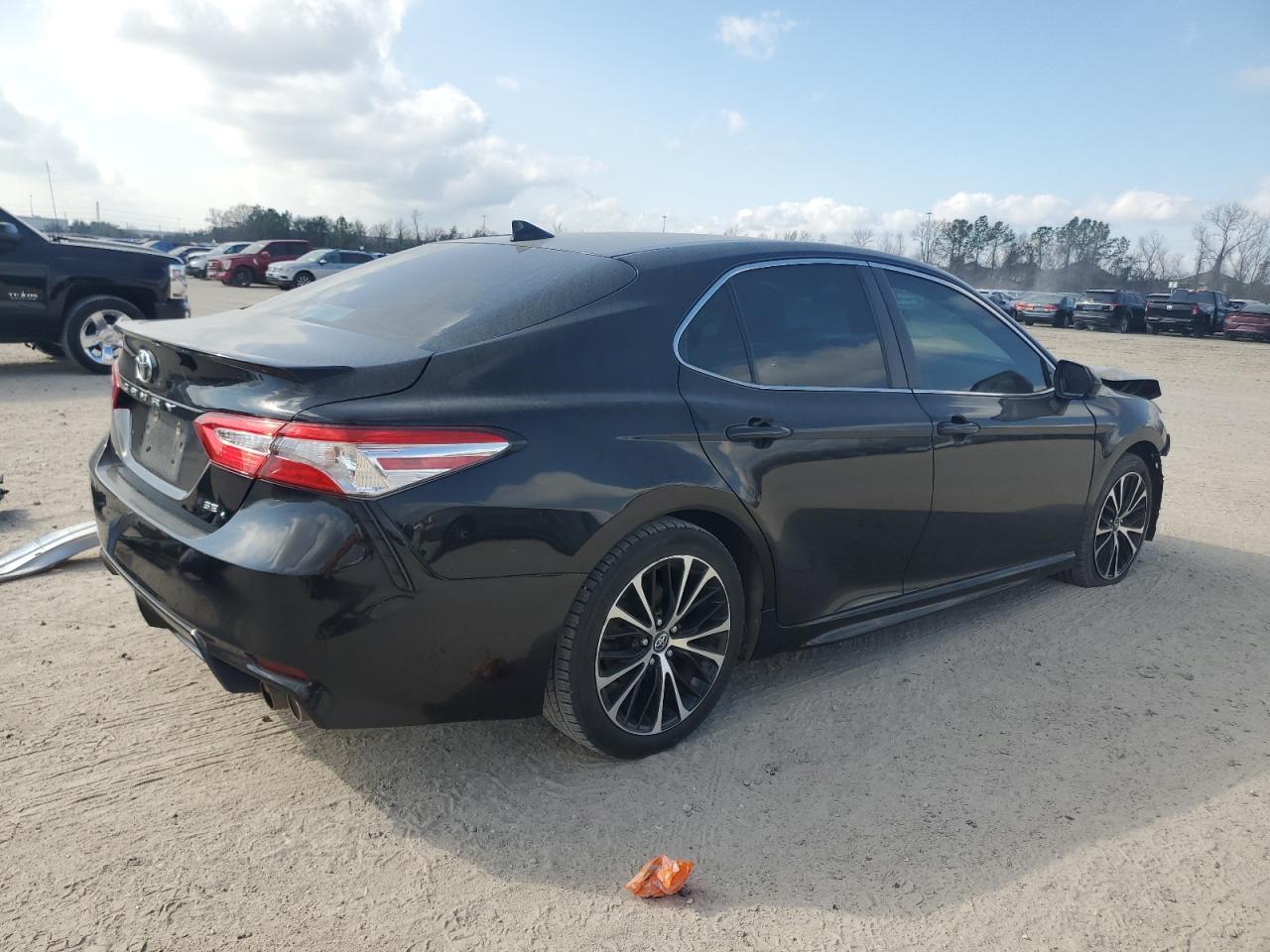 2020 TOYOTA CAMRY SE - Image 3