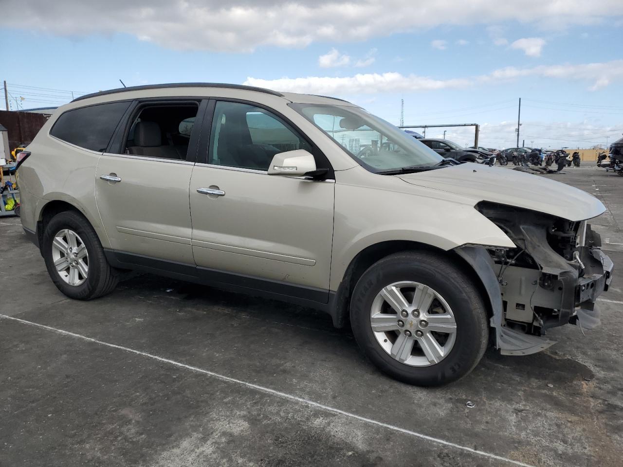 2014 CHEVROLET TRAVERSE L - Image 4