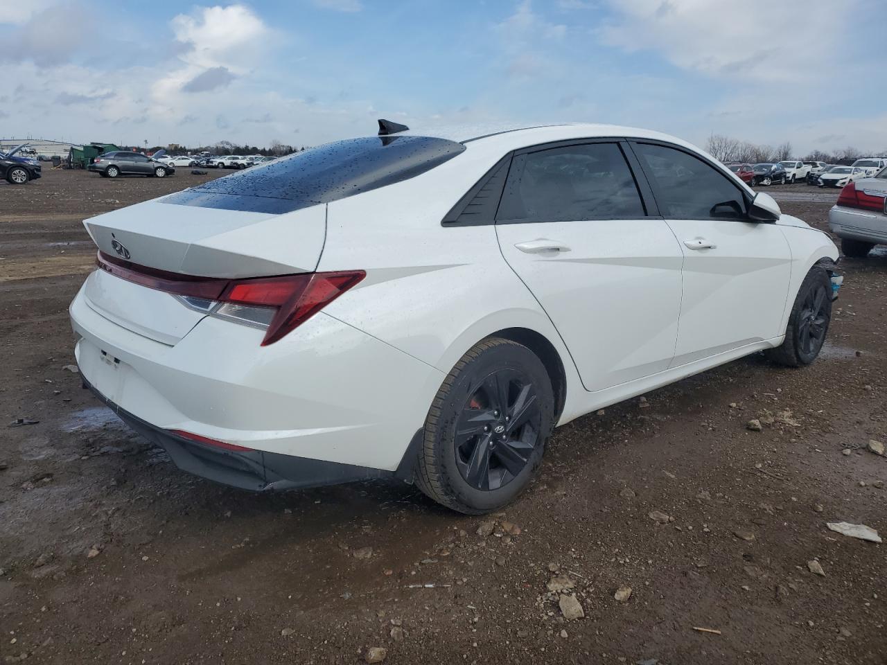 2023 HYUNDAI ELANTRA SE - Фото 3