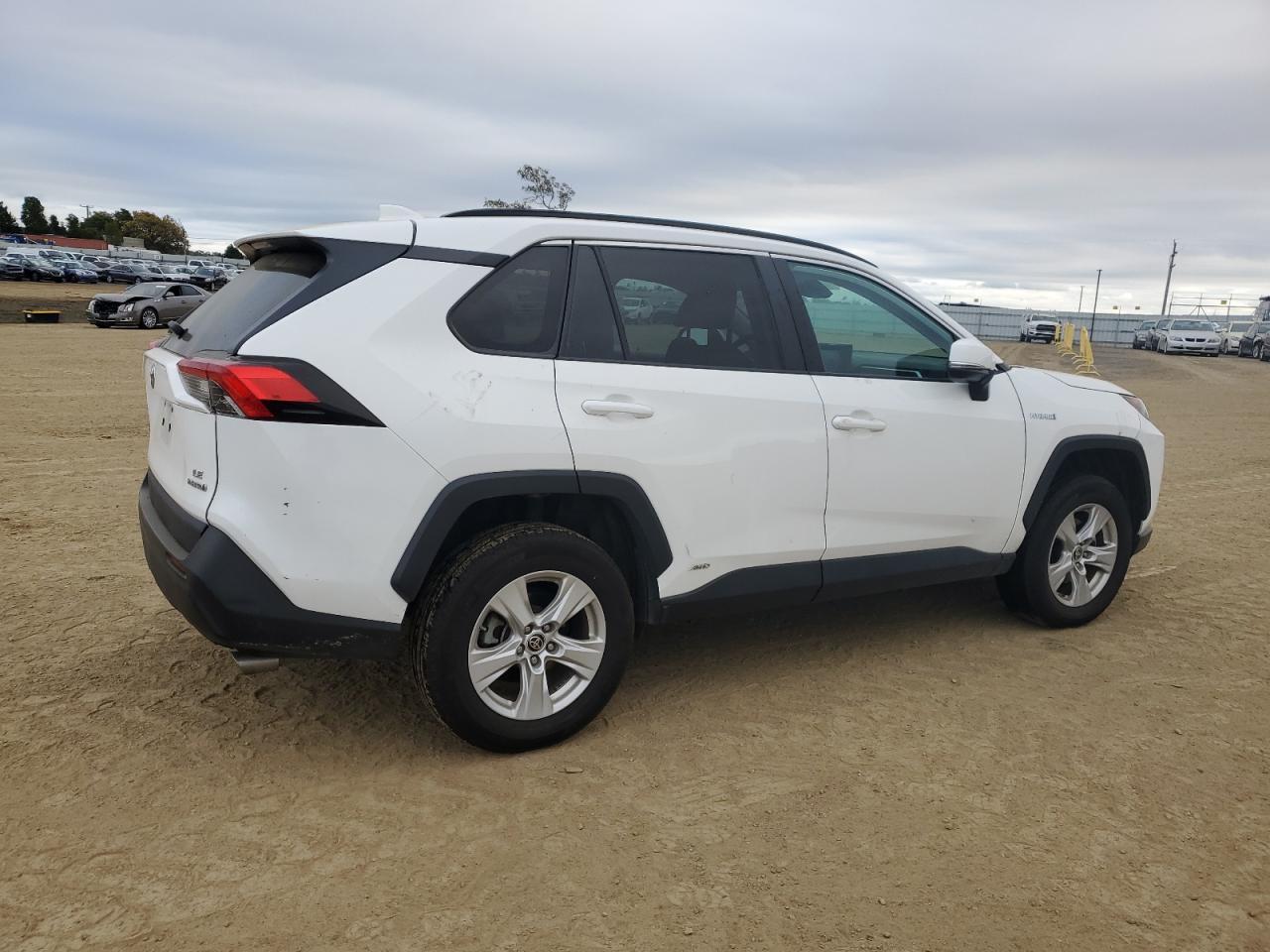 2021 TOYOTA RAV4 LE - Фото 3