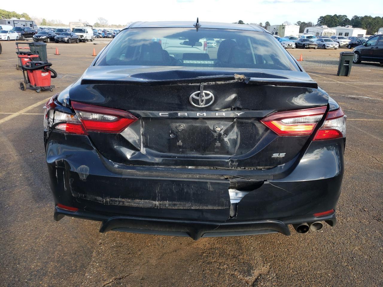 2021 TOYOTA CAMRY SE - Фото 6