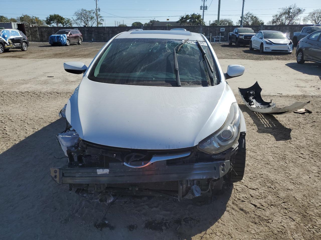 2015 HYUNDAI ELANTRA SE - Image 5