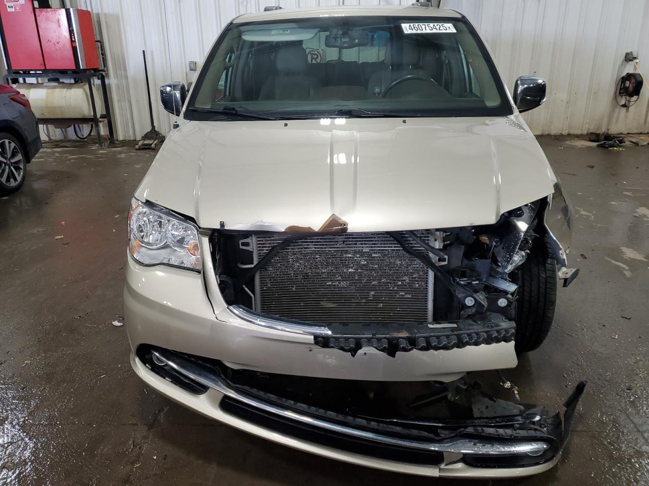 2014 CHRYSLER TOWN & COU - Фото 5