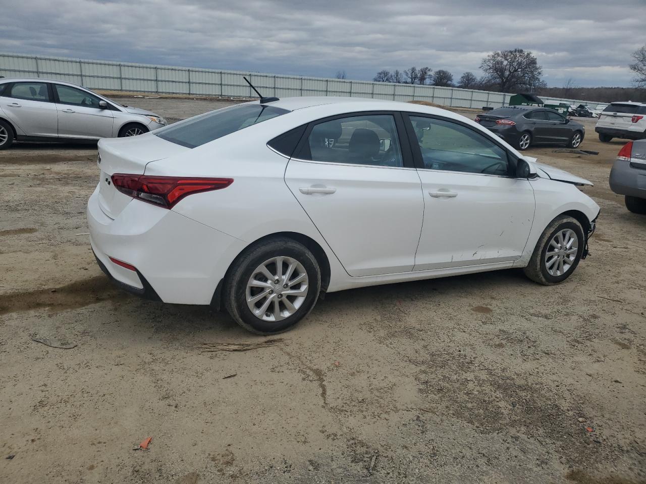 2021 HYUNDAI ACCENT SE - Фото 3