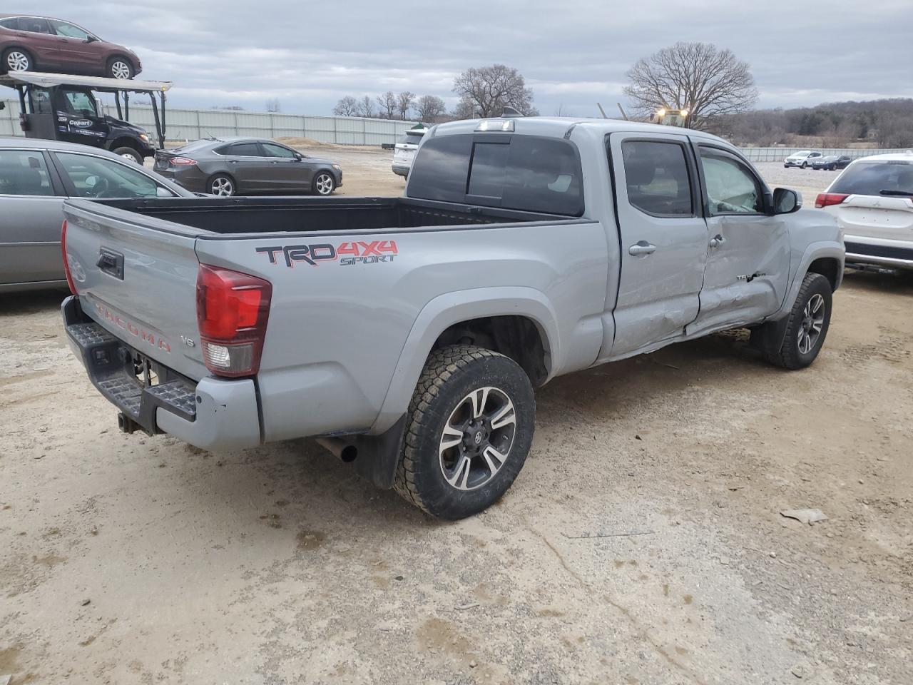 2019 TOYOTA TACOMA DOU - Фото 3