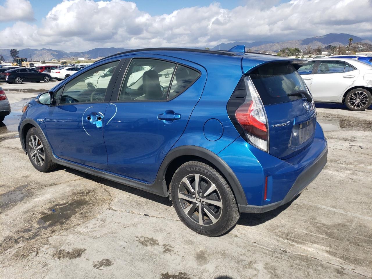 2018 TOYOTA PRIUS C - Image 2