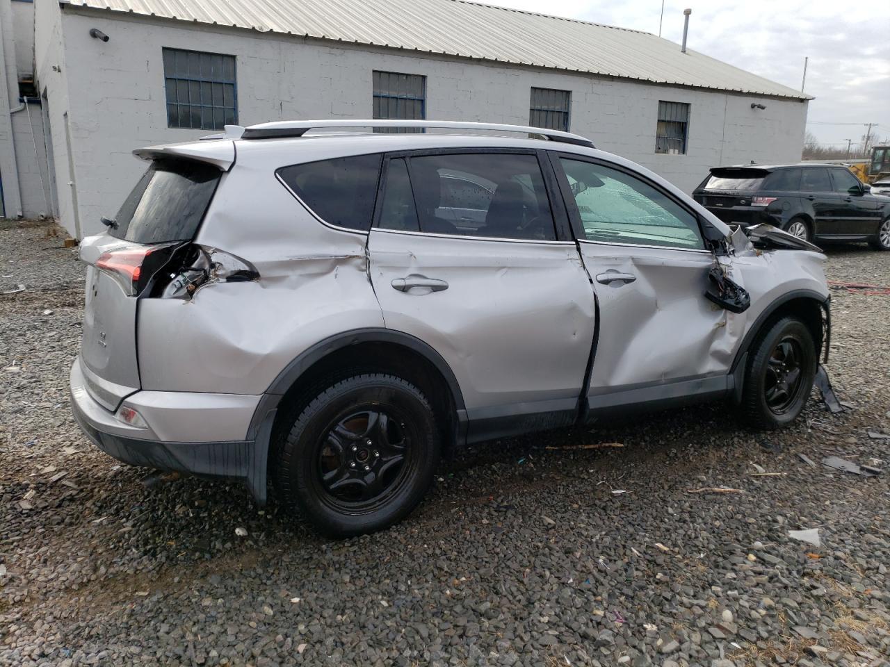 2018 TOYOTA RAV4 LE - Фото 3