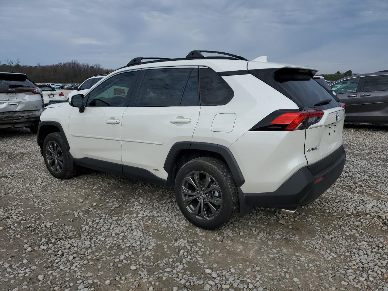 2022 TOYOTA RAV4 XLE P - Фото 2