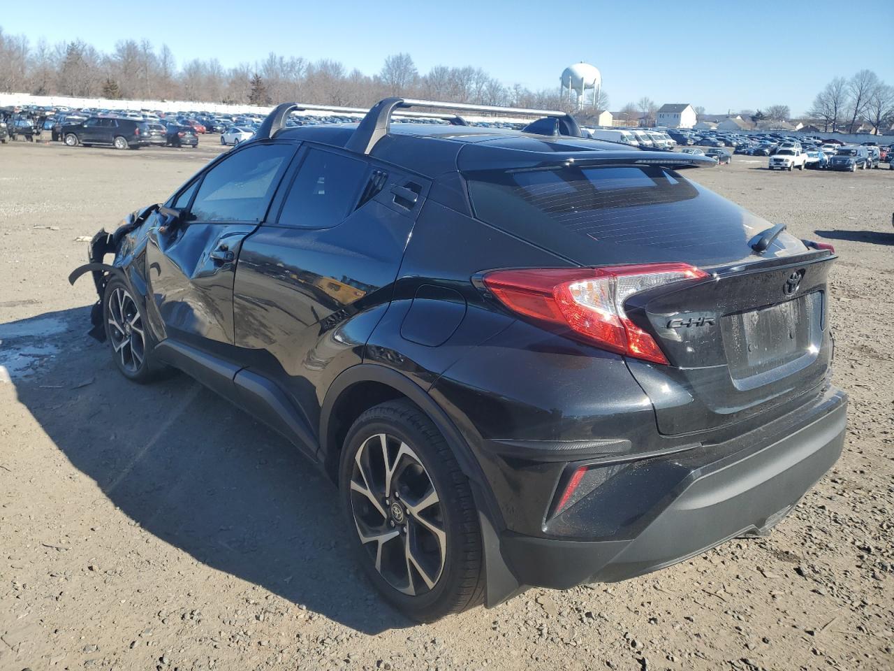 2022 TOYOTA C-HR XLE - Image 2