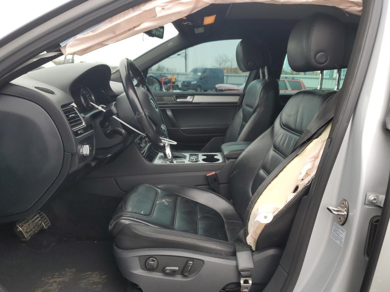 2014 VOLKSWAGEN TOUAREG V6 - Image 7