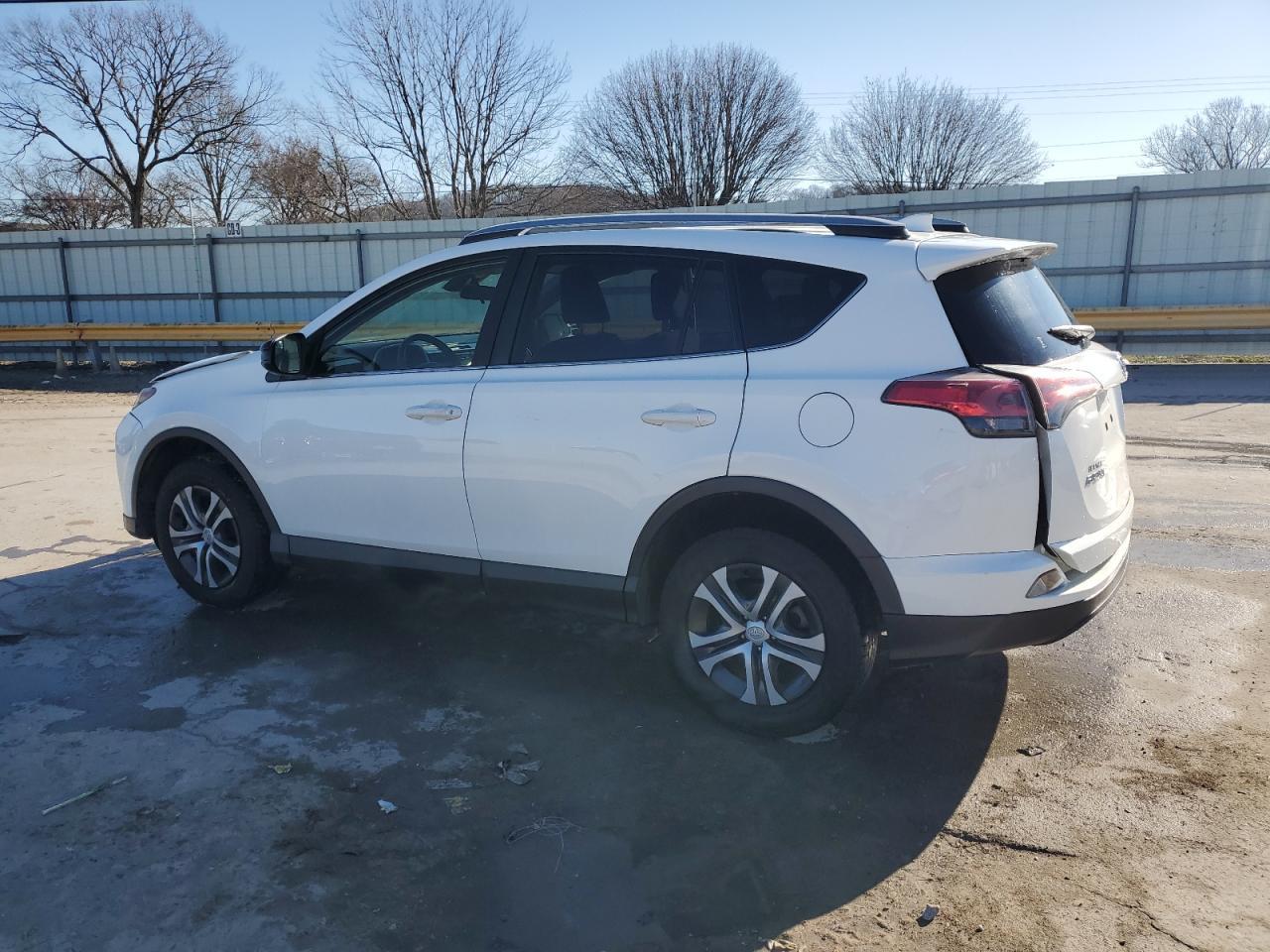 2018 TOYOTA RAV4 LE - Image 2