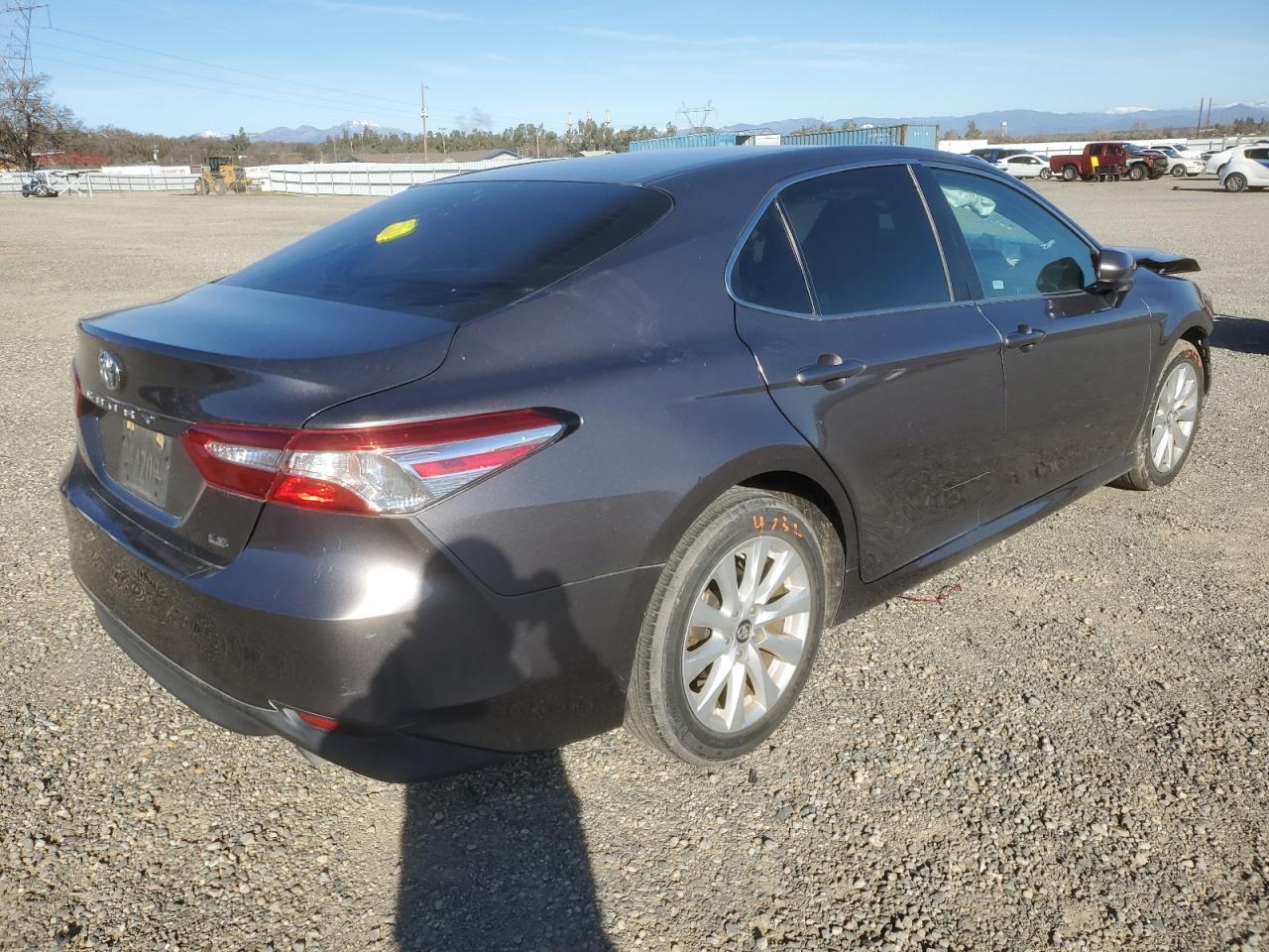 2018 TOYOTA CAMRY L - Фото 3