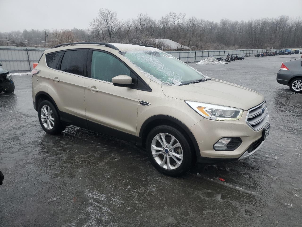 2017 FORD ESCAPE SE - Image 4