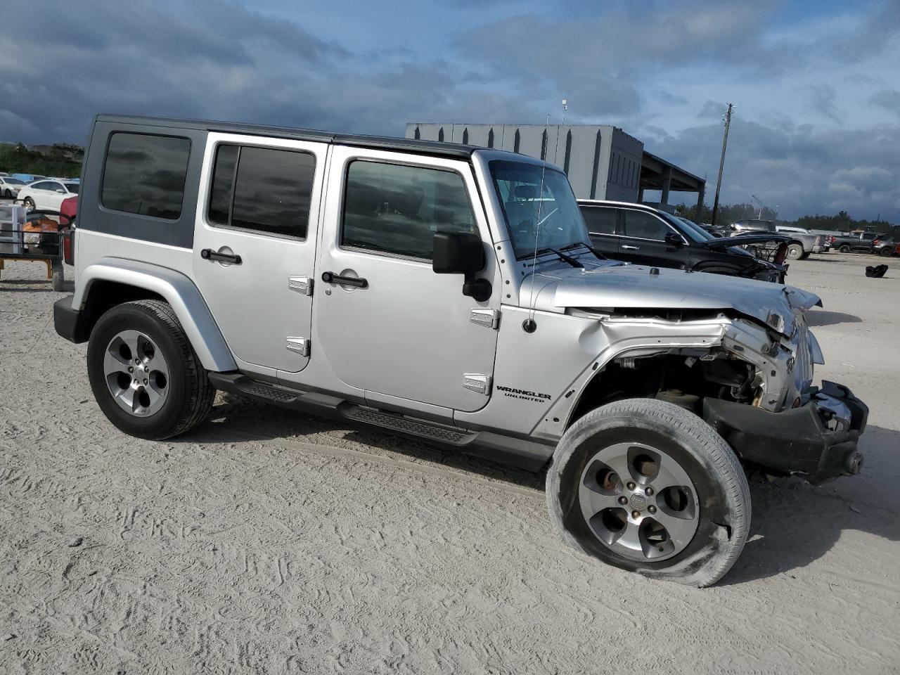 2010 JEEP WRANGLER U - Image 4