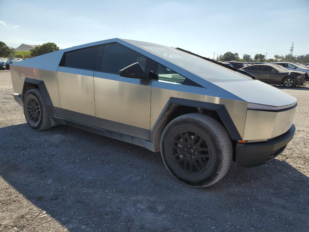 2024 TESLA CYBERTRUCK - Фото 4
