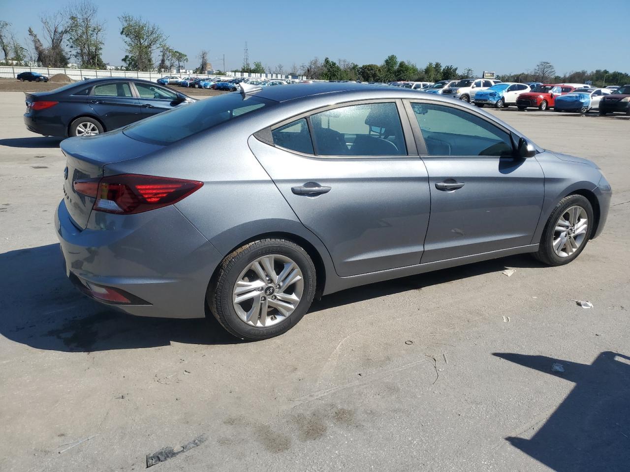 2019 HYUNDAI ELANTRA SE - Фото 3