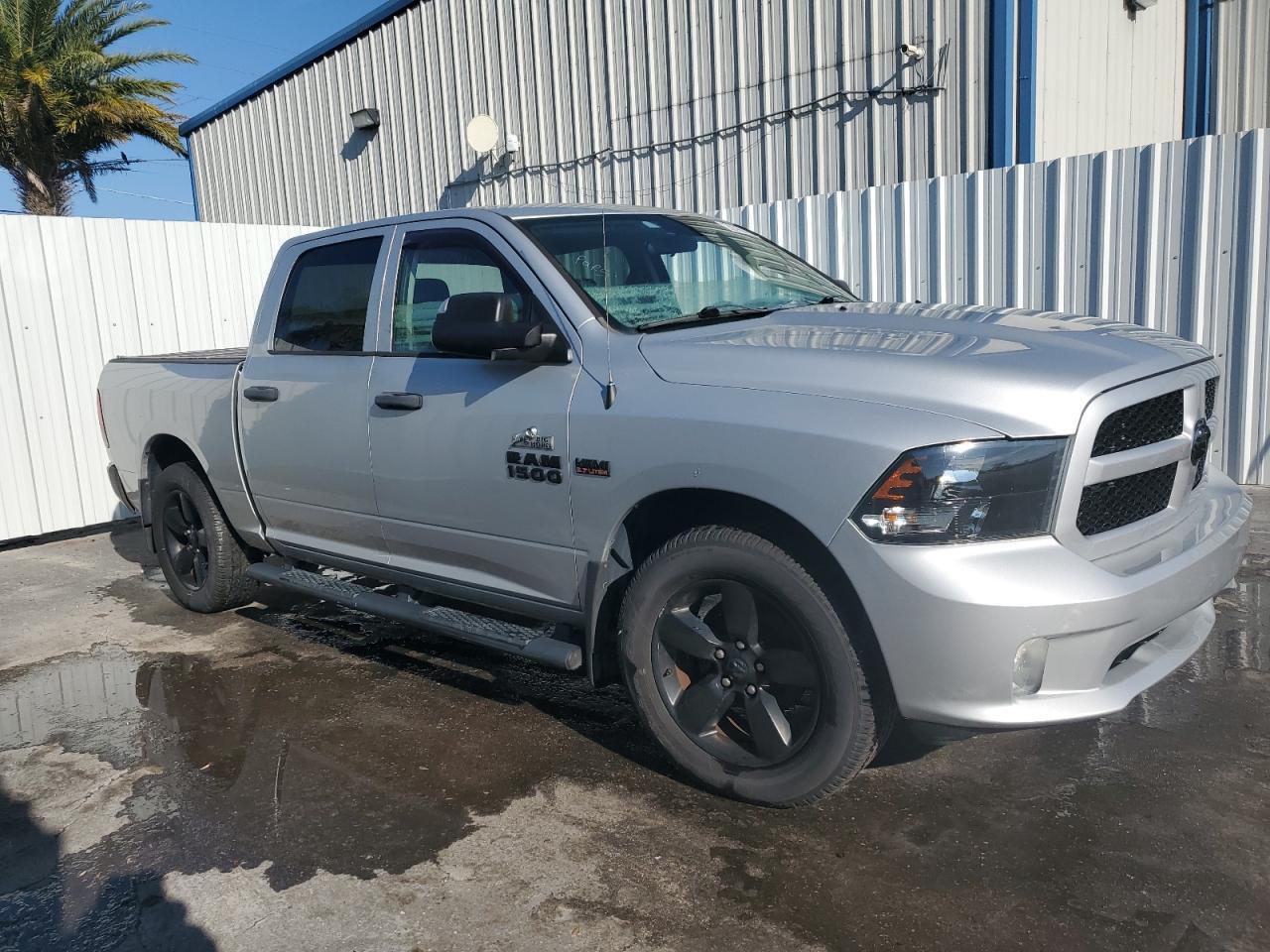 2018 RAM 1500 ST - Image 4