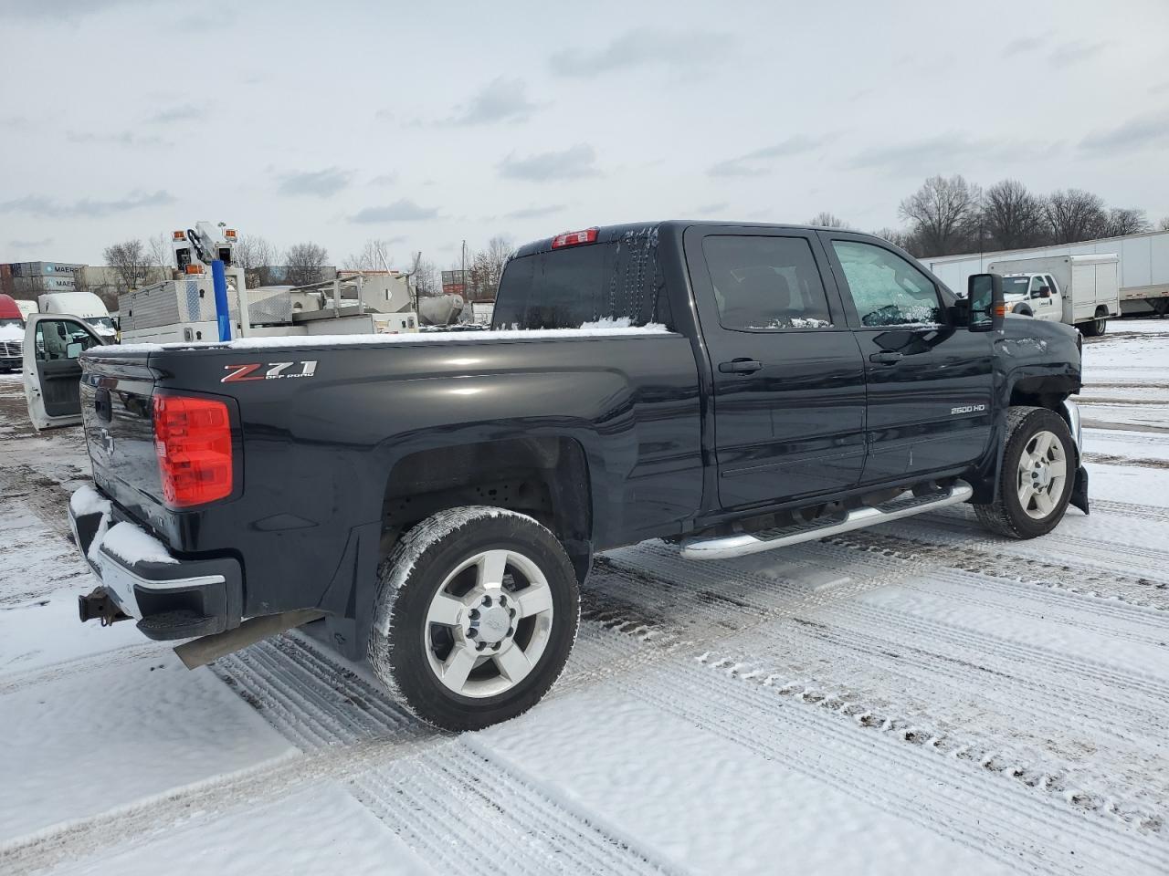 2018 CHEVROLET SILVERADO - Фото 3