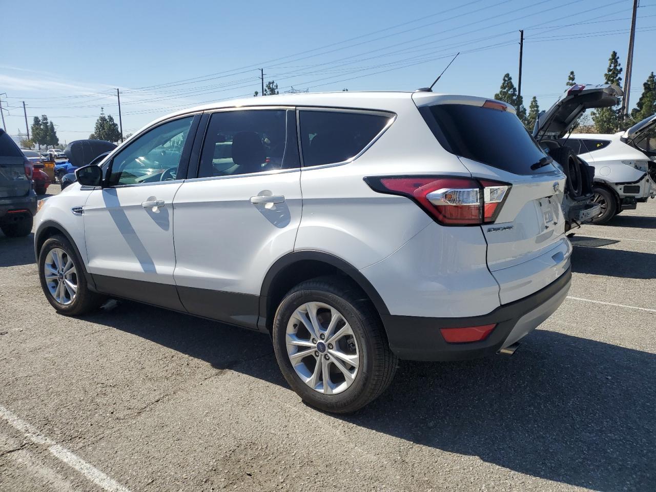 2017 FORD ESCAPE SE - Фото 2