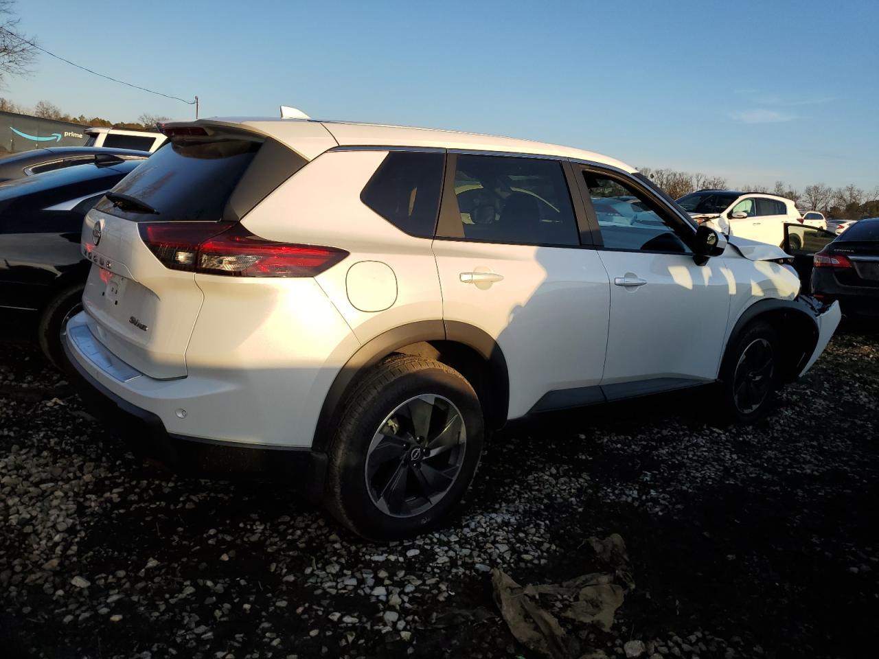 2024 NISSAN ROGUE SV - Image 3