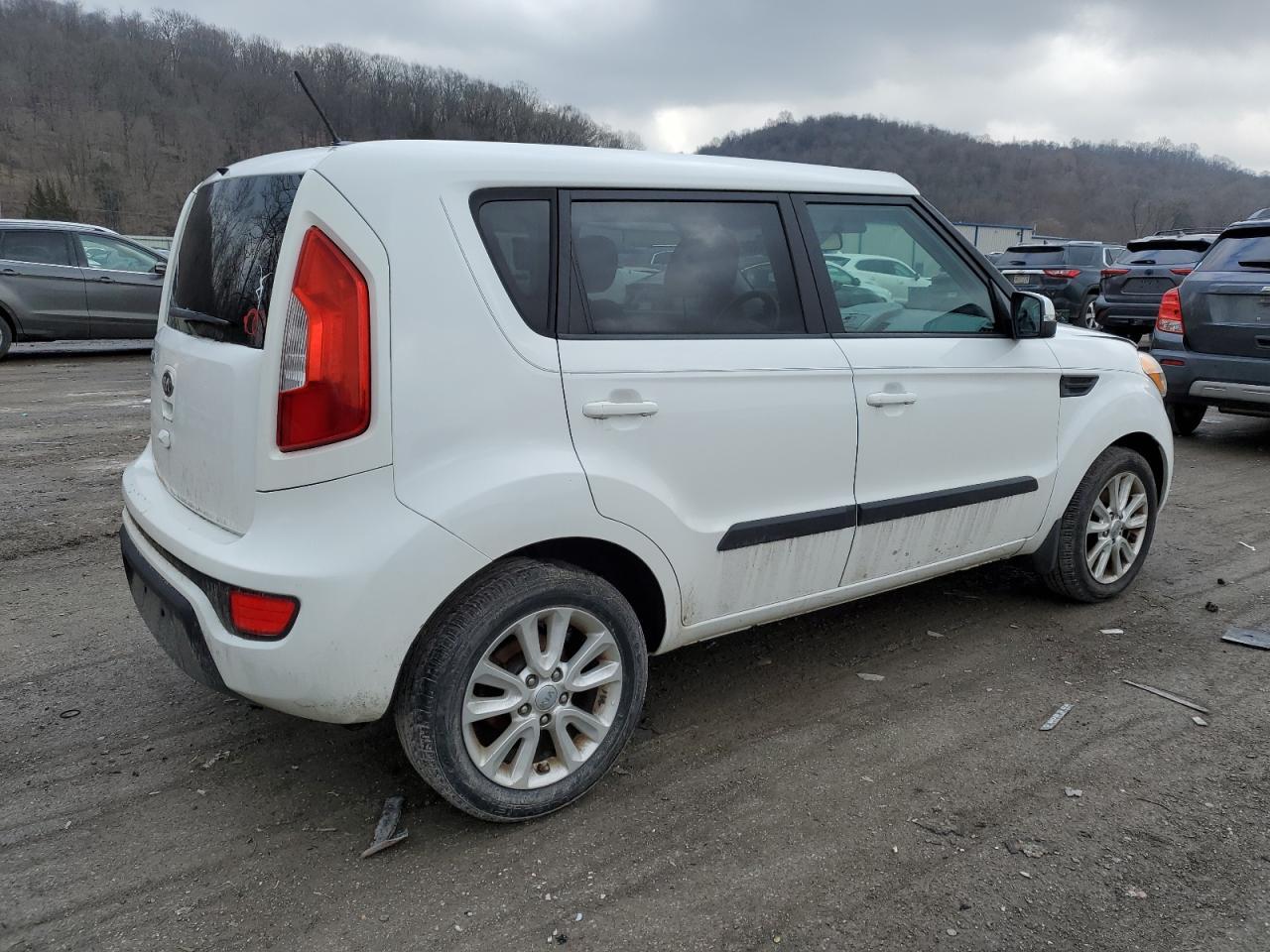 2013 KIA SOUL + - Image 3