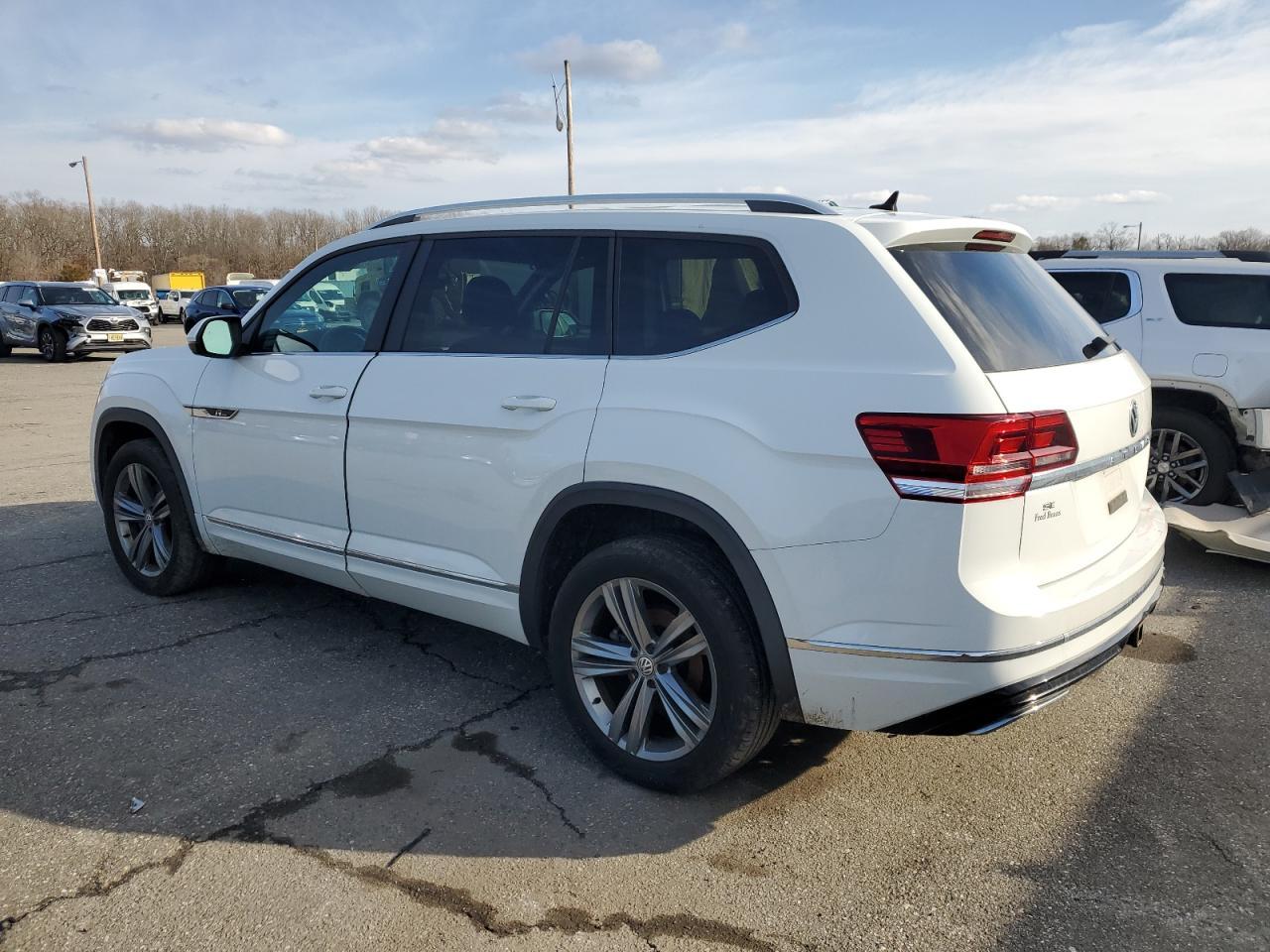 2019 VOLKSWAGEN ATLAS SE - Image 2