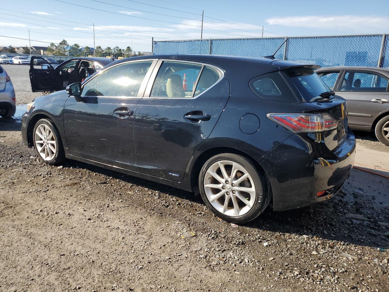 2011 LEXUS CT 200 - Фото 2