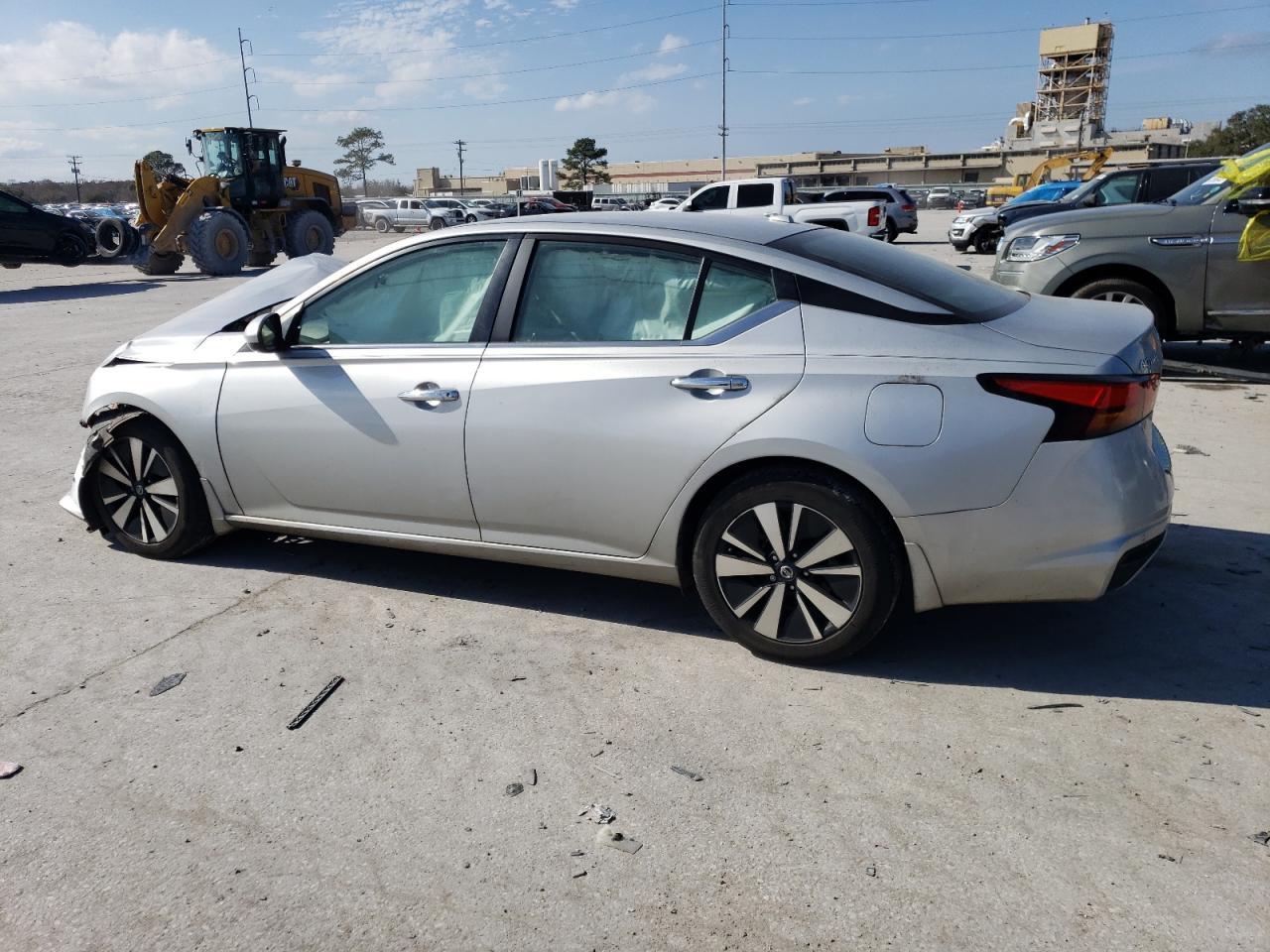 2022 NISSAN ALTIMA SV - Image 2