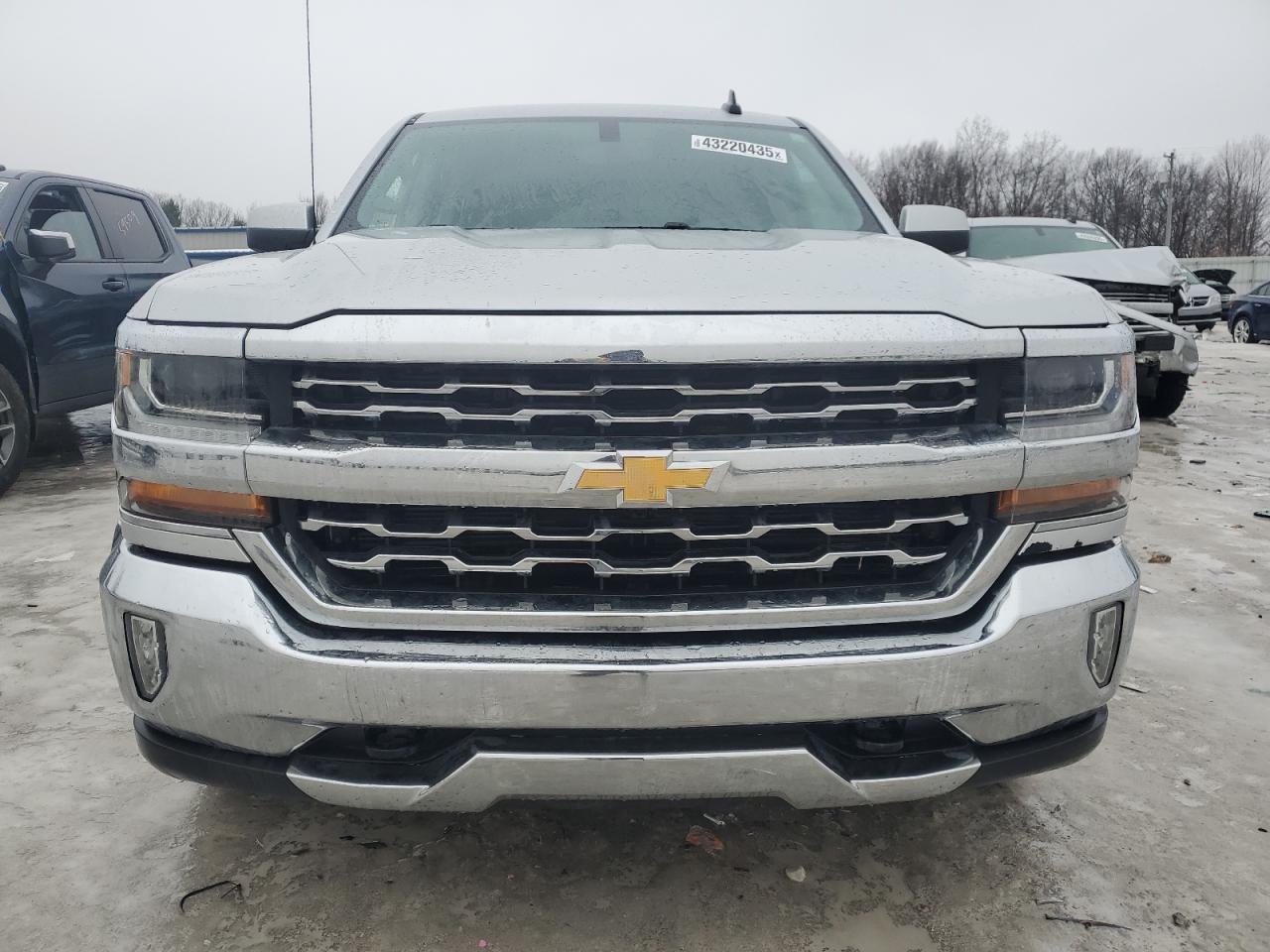 2017 CHEVROLET SILVERADO - Image 5