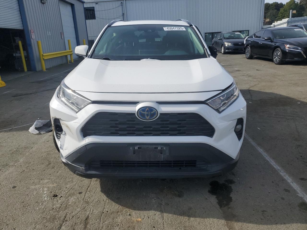 2020 TOYOTA RAV4 XLE - Image 5
