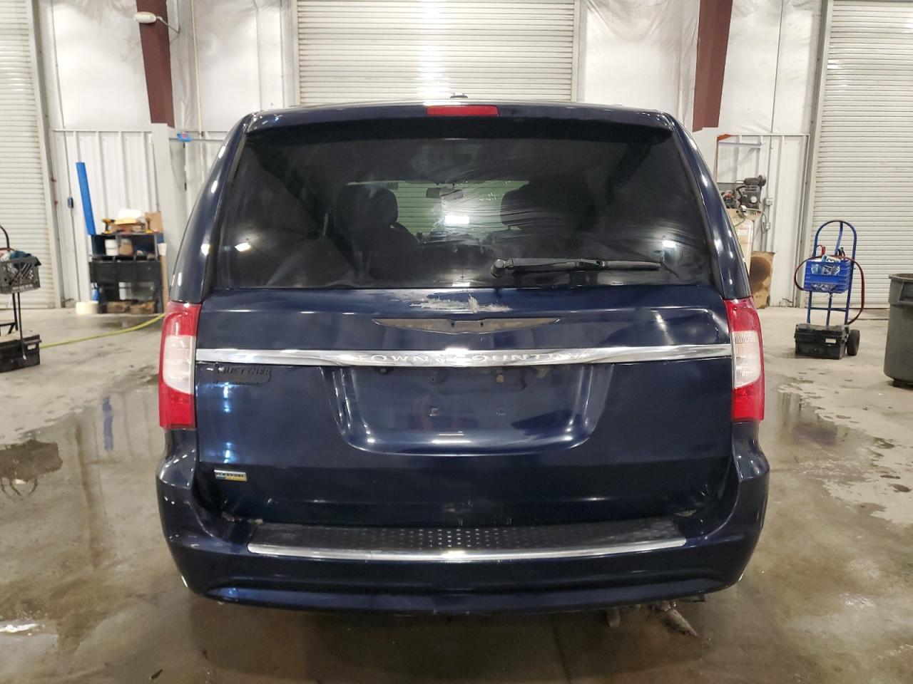2014 CHRYSLER TOWN & COU - Image 6