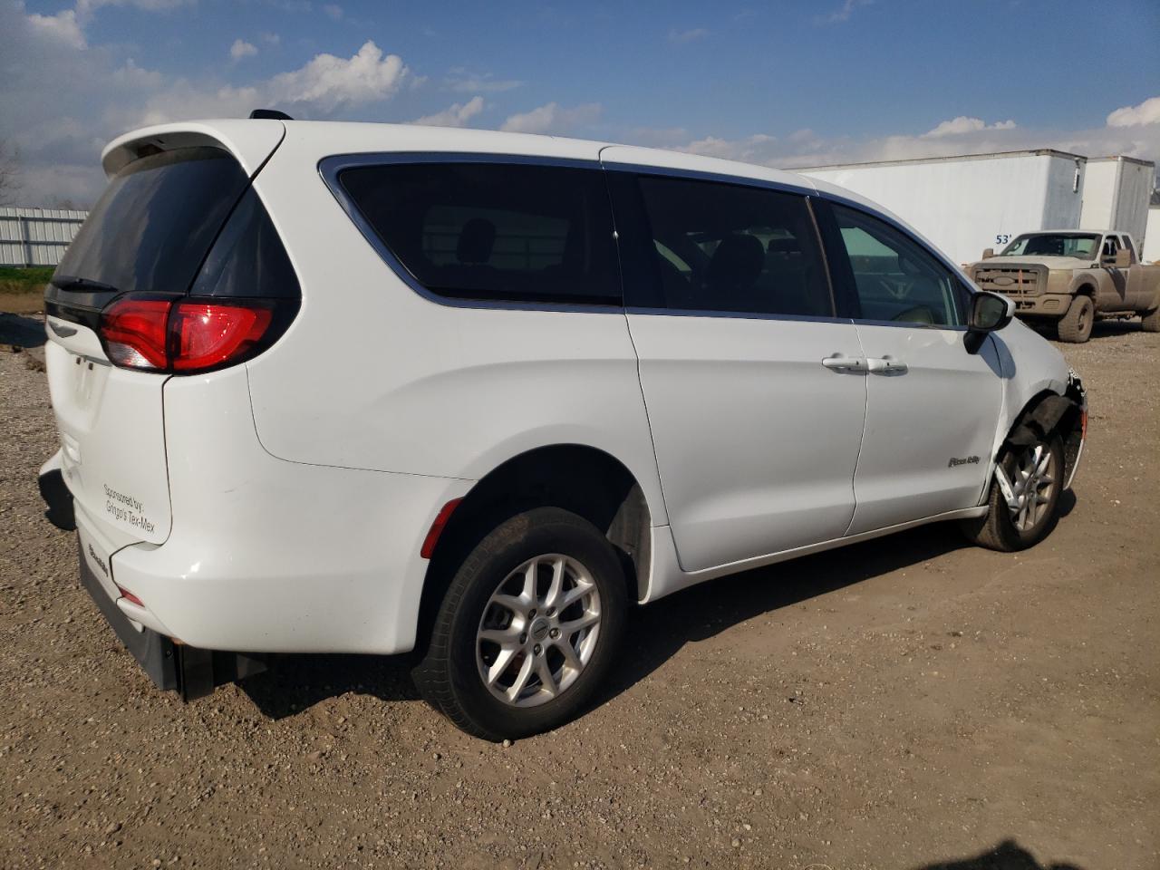 2022 CHRYSLER VOYAGER LX - Фото 3