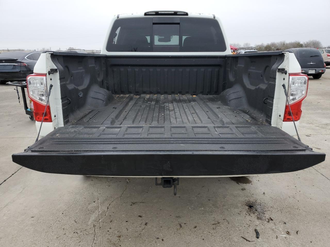 2018 NISSAN TITAN SV - Фото 6