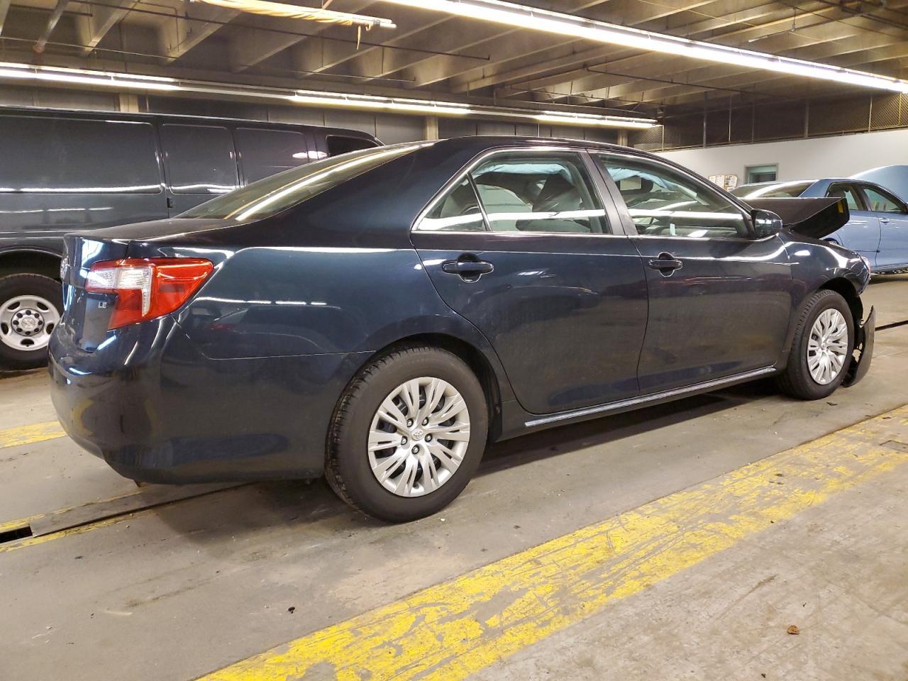 2014 TOYOTA CAMRY L - Фото 3