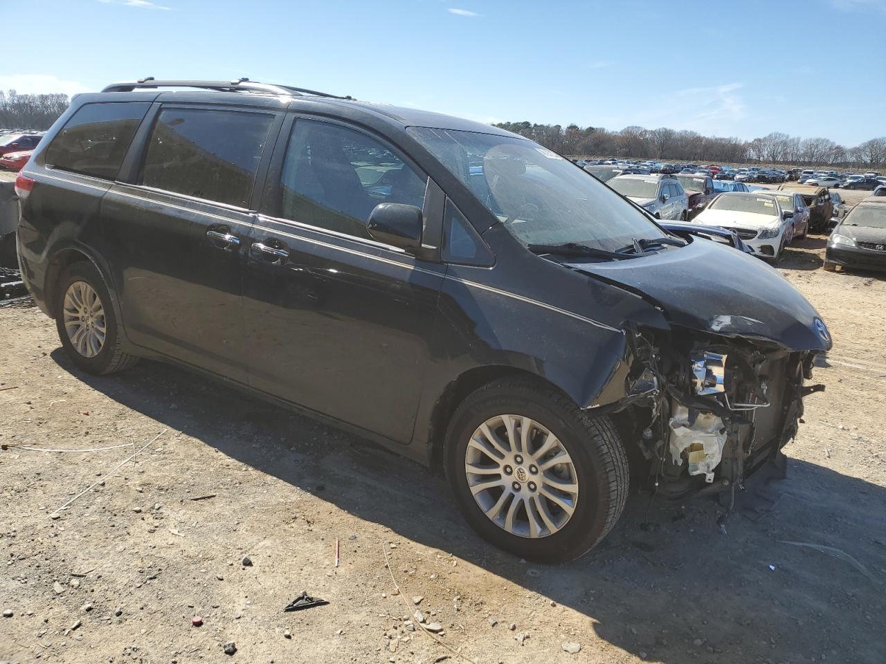 2011 TOYOTA SIENNA XLE - Фото 4
