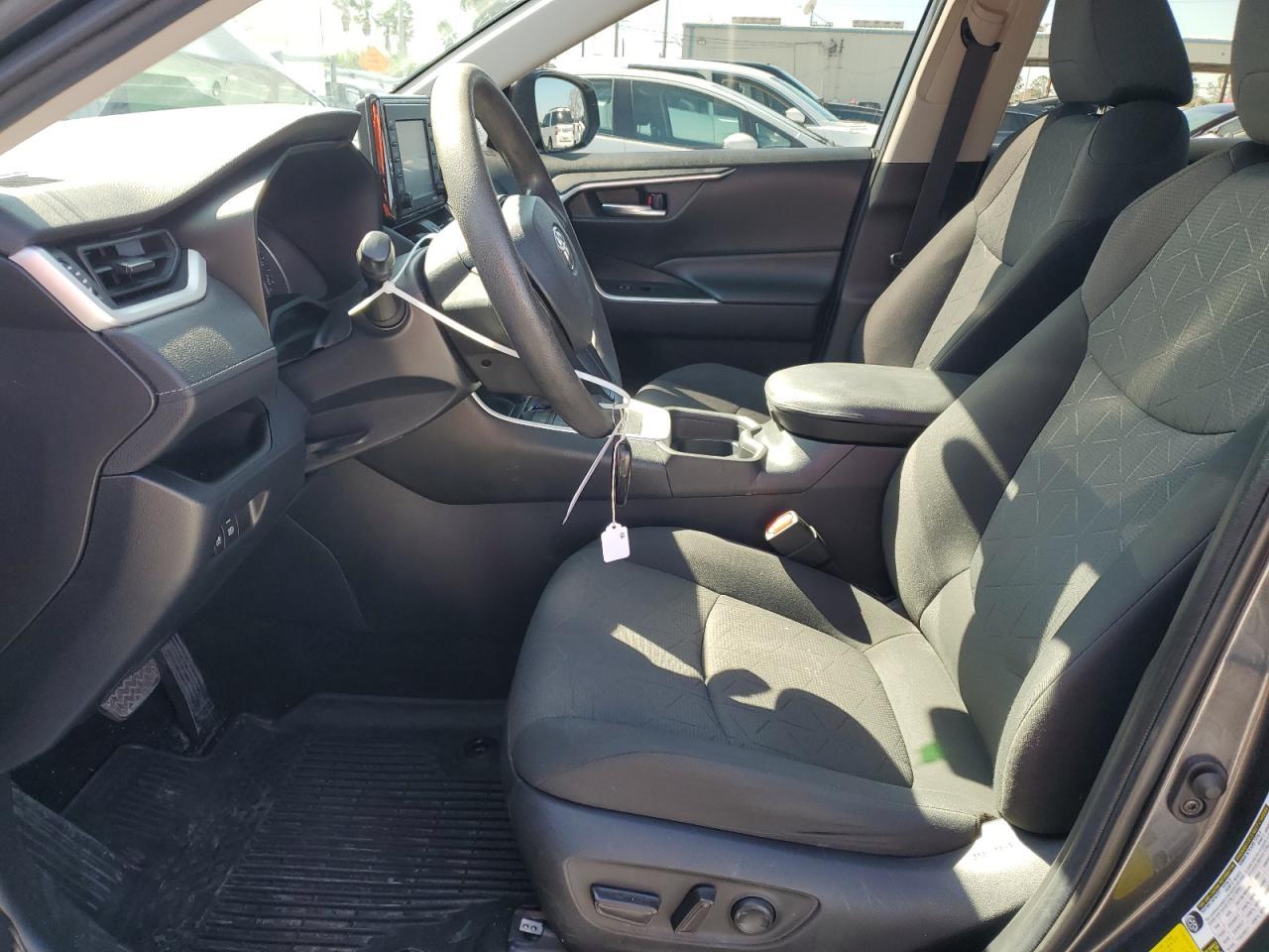 2020 TOYOTA RAV4 XLE - Image 7