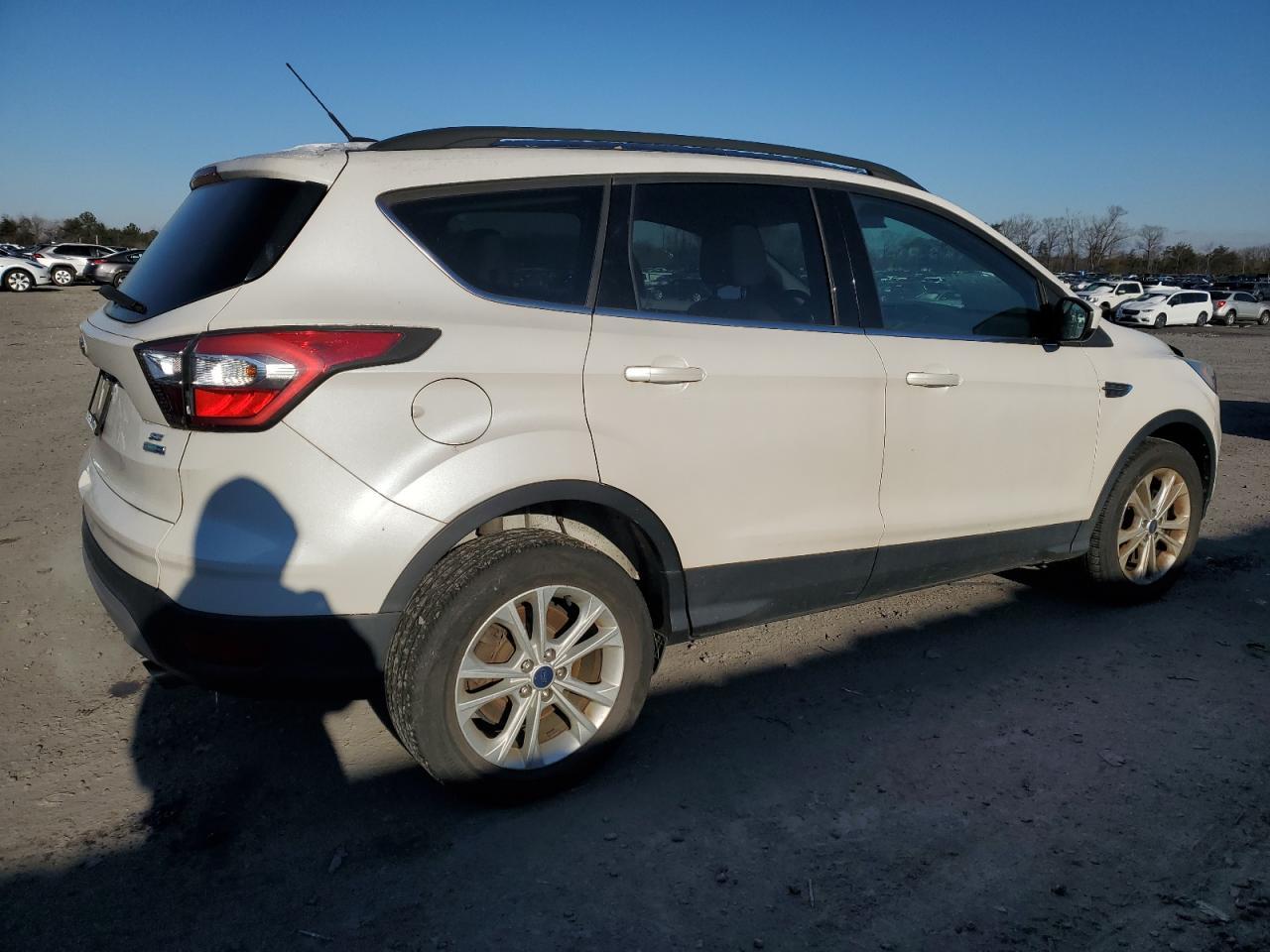 2017 FORD ESCAPE SE - Image 3