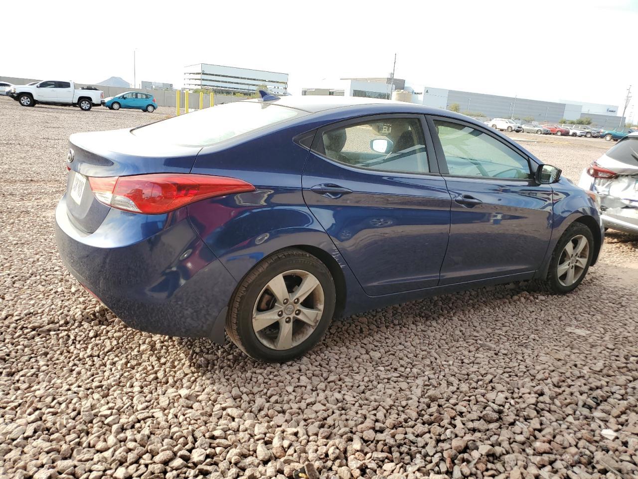 2013 HYUNDAI ELANTRA GL - Image 3