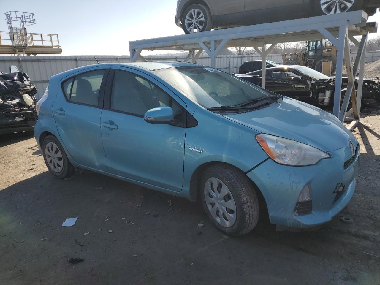 2013 TOYOTA PRIUS C - Фото 4
