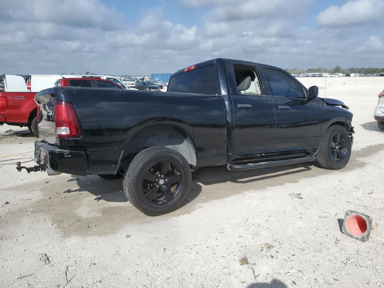 2014 RAM 1500 ST - Фото 3