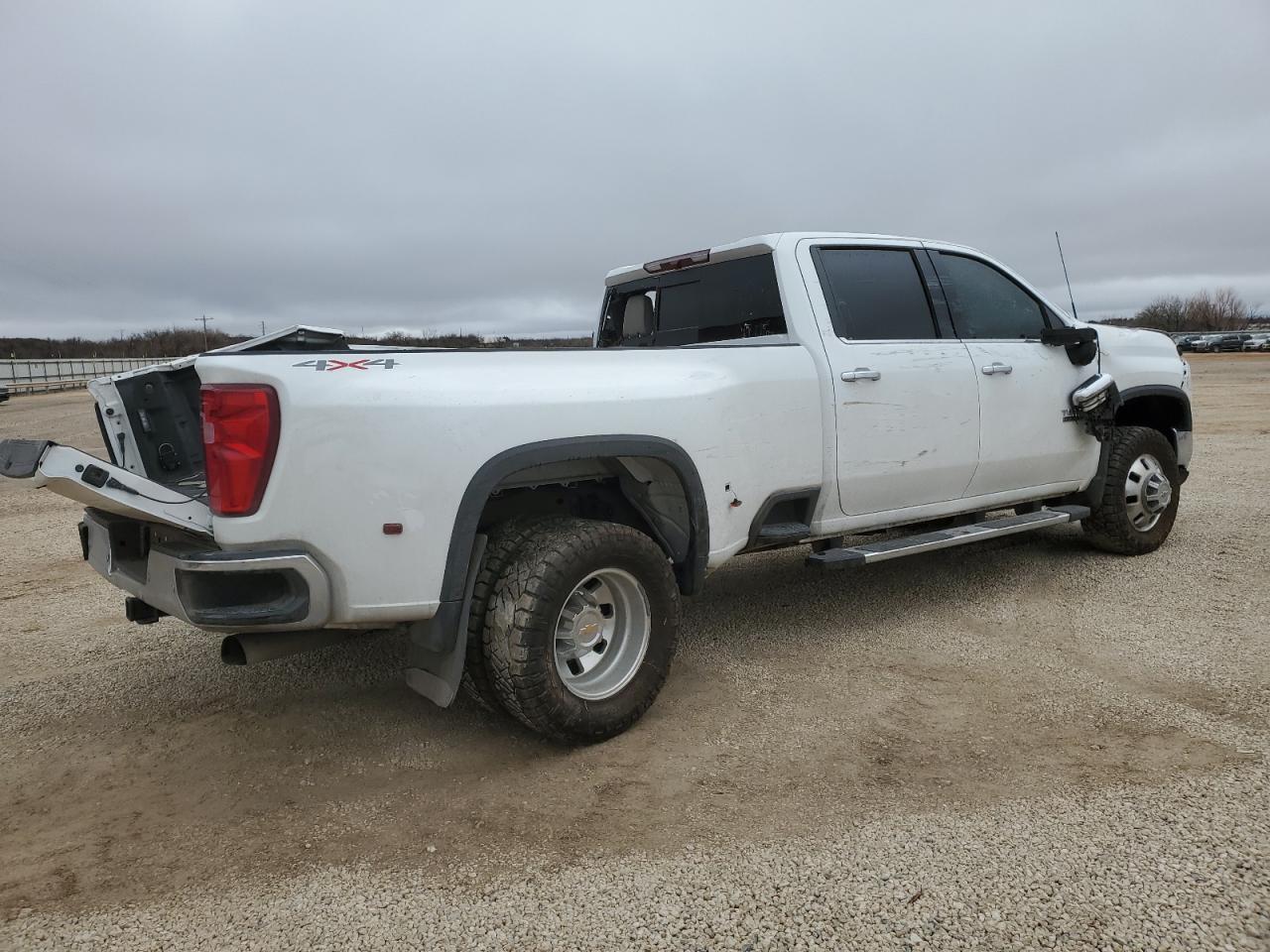 2024 CHEVROLET SILVERADO - Image 3
