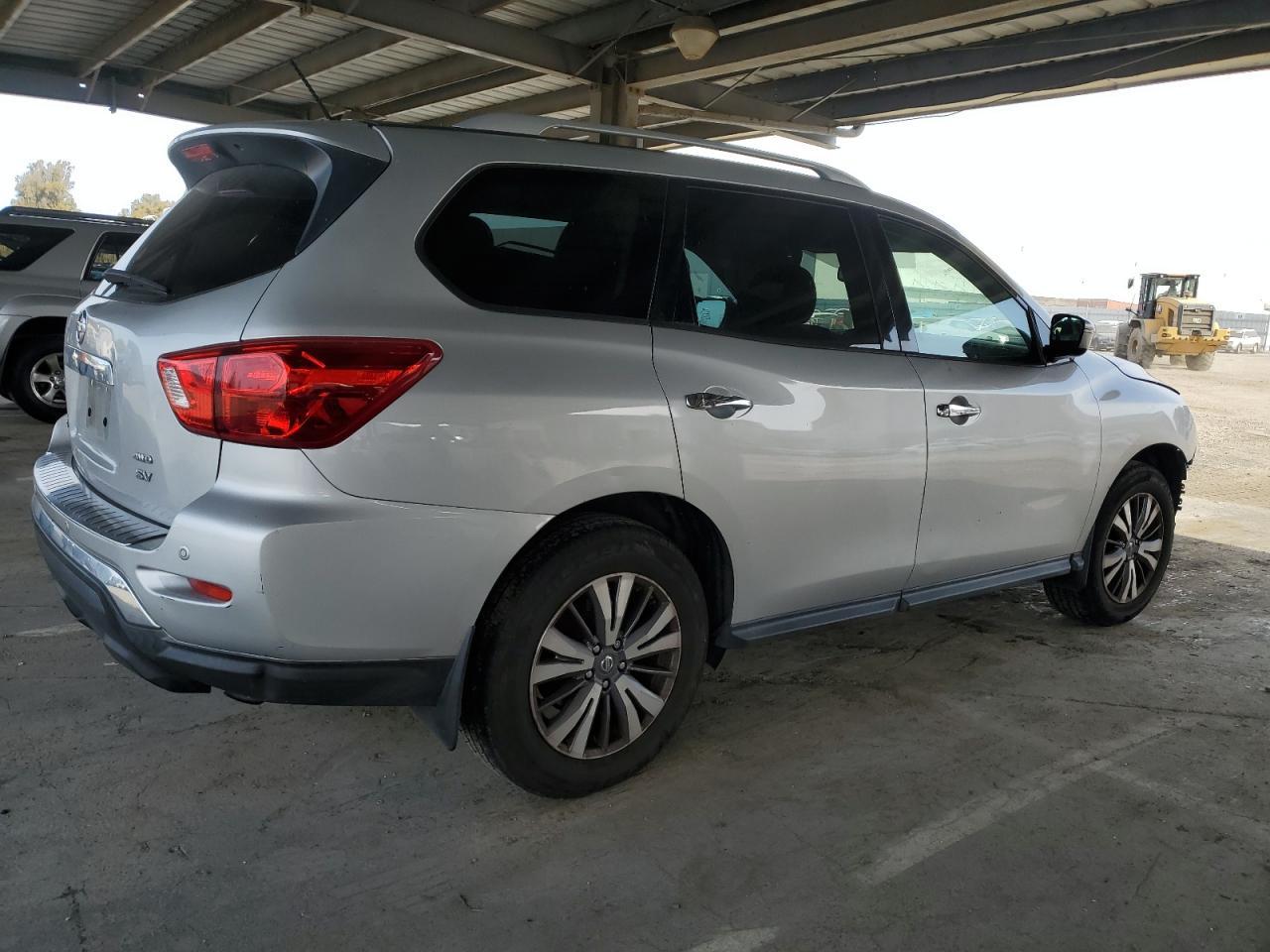2017 NISSAN PATHFINDER - Фото 3