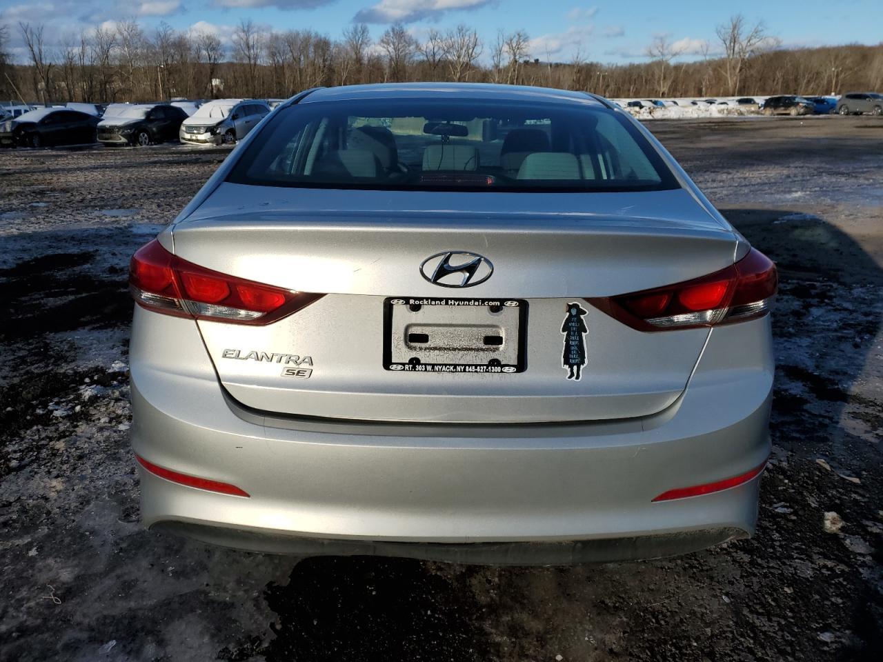 2018 HYUNDAI ELANTRA SE - Фото 6