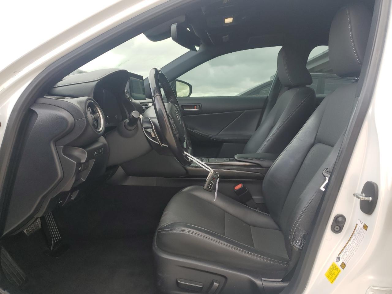 2021 LEXUS IS 300 - Фото 7