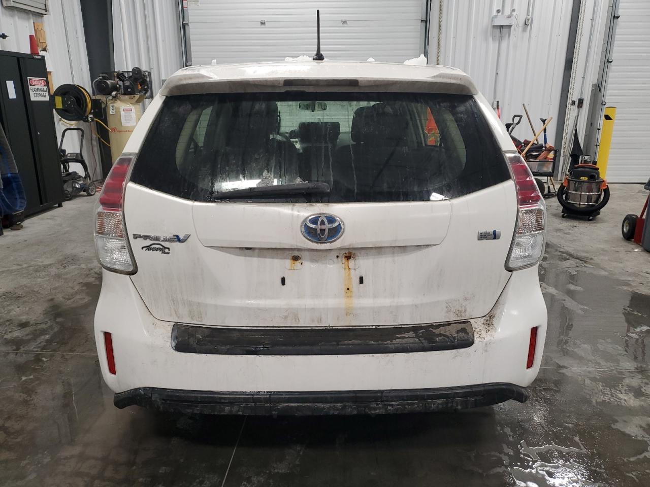 2016 TOYOTA PRIUS V - Фото 6