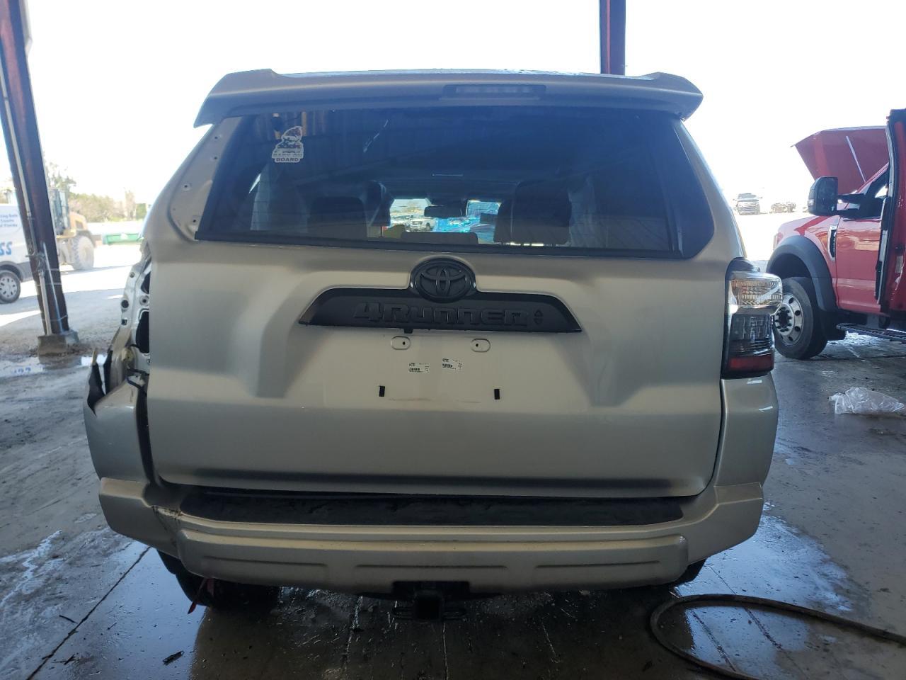 2024 TOYOTA 4RUNNER SR - Фото 6